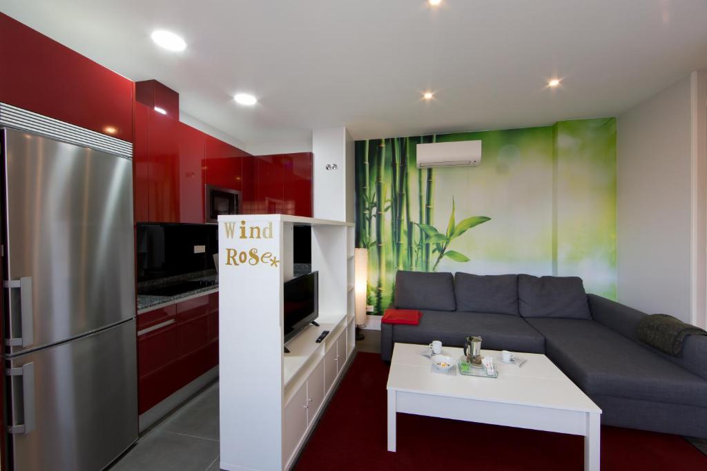 A kitchen or kitchenette at WindRose 1