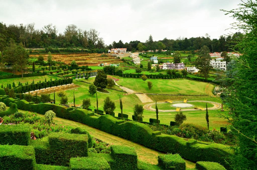 Zahrada ubytování KSTDC Hotel Mayura Sudarshan ,Ooty