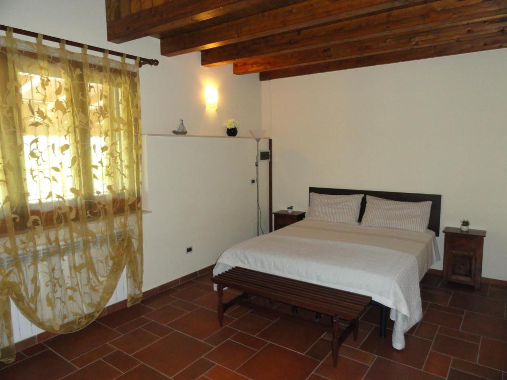 A bed or beds in a room at Casa vacanza Borgo Parrini