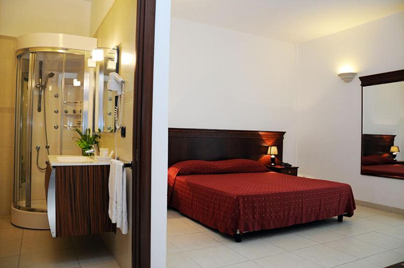 Postel nebo postele na pokoji v ubytování Agri Hotel Conte Salentino