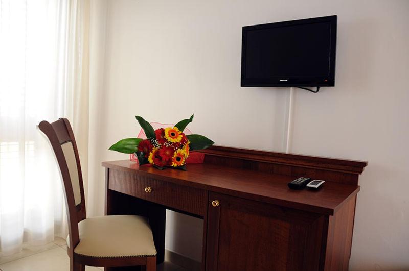 TV a/nebo společenská místnost v ubytování Agri Hotel Conte Salentino