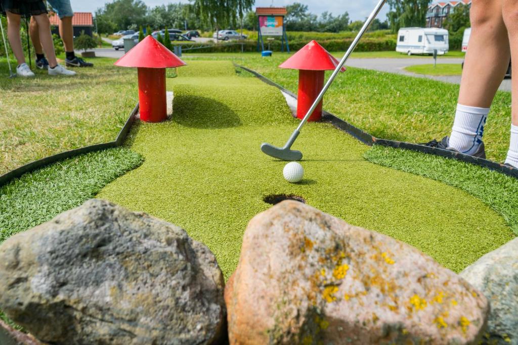 Golf v kempu nebo okolí