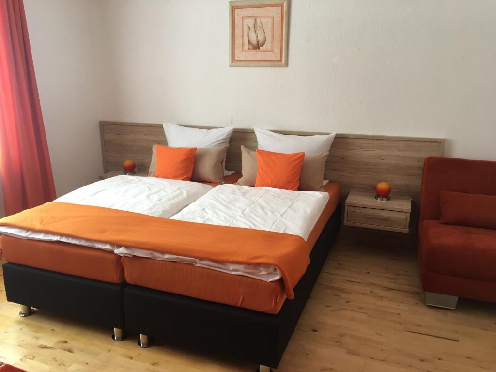 Postel nebo postele na pokoji v ubytování Hotel am Brünnchen