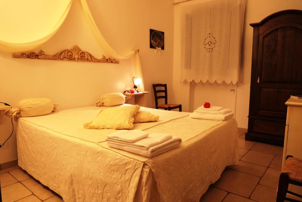 Postelja oz. postelje v sobi nastanitve masseria LAMA DI GALIZIA