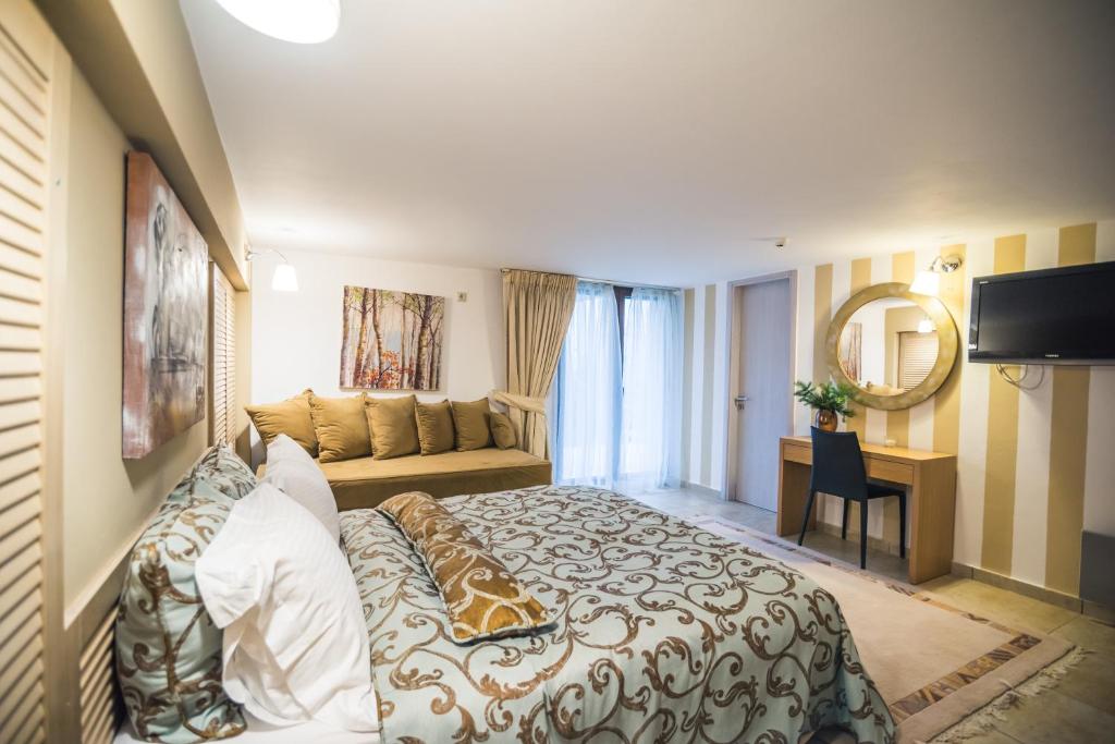 Postel nebo postele na pokoji v ubytování Forest Suites Boutique Hotel