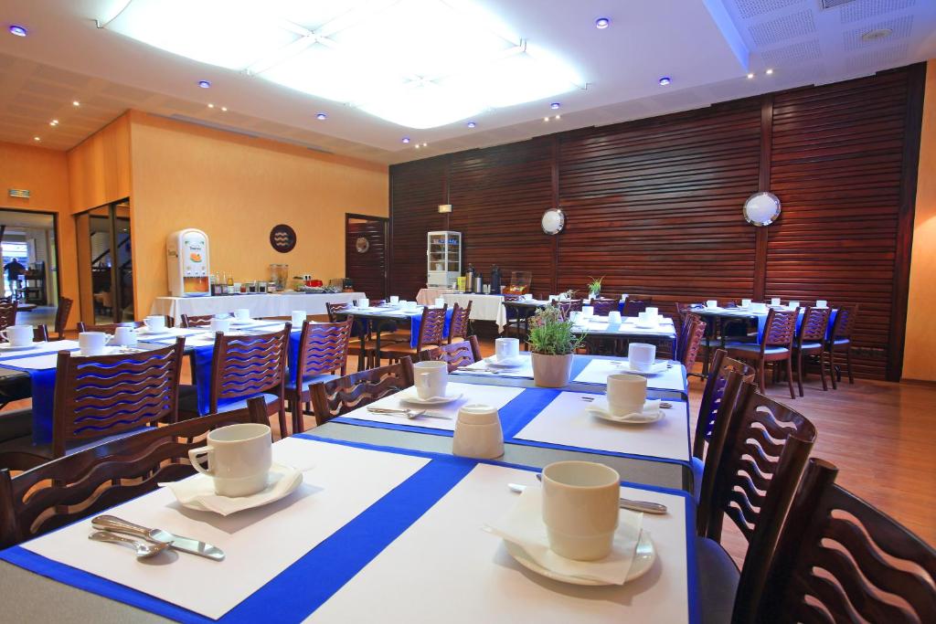 Restaurace v ubytování Hôtel Restaurant l'Hirondelle