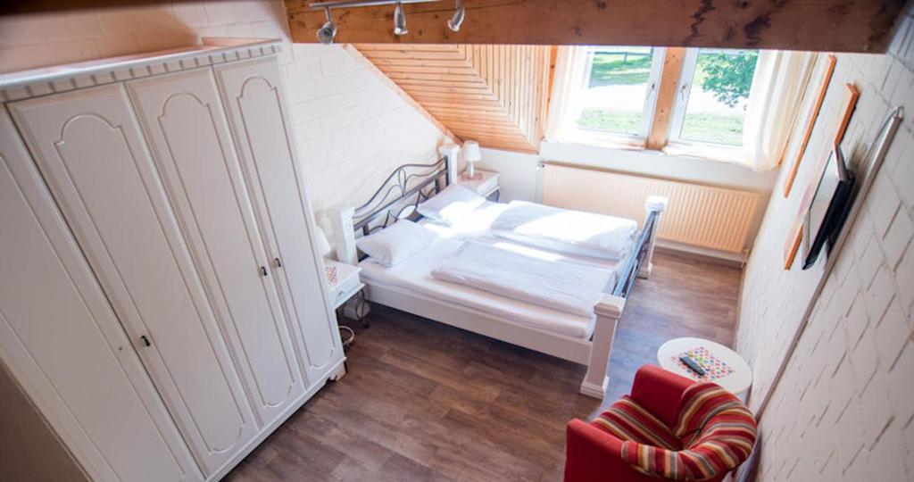 Postel nebo postele na pokoji v ubytování Zur Schanze Holtgast-Apen