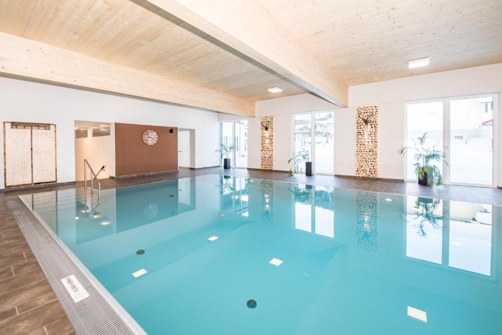 Bazén v ubytování Embacher Sporthotel nebo v jeho okolí