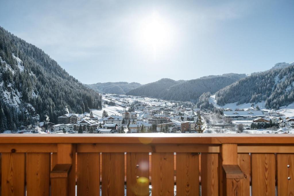 Nespecifikovaný výhled na hory nebo výhled na hory při pohledu z hotelu