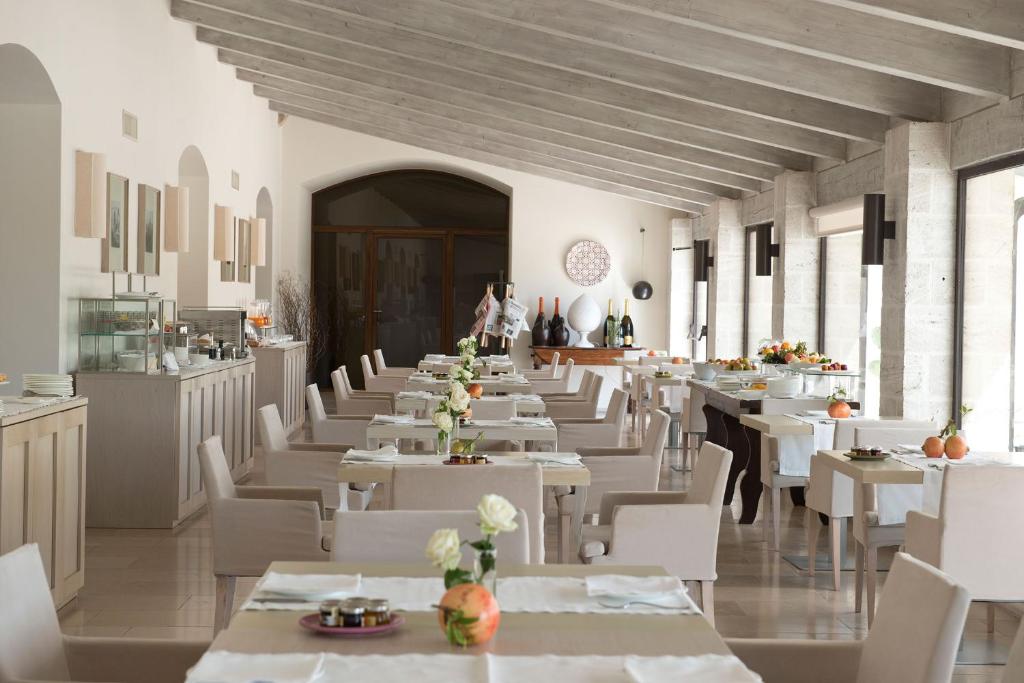 Reštaurácia alebo iné gastronomické zariadenie v ubytovaní Relais Histò San Pietro Sul Mar Piccolo
