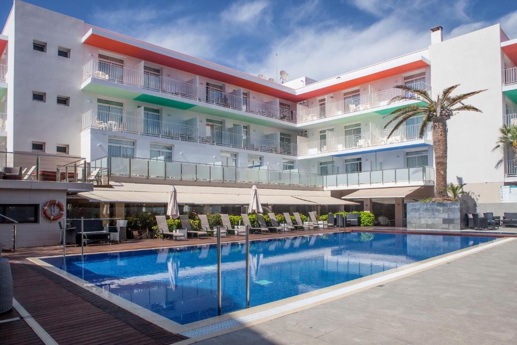 Bazén v ubytovaní Ibersol Antemare - Adults Only alebo v jeho blízkosti