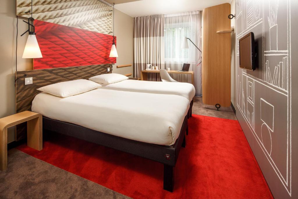 Postel nebo postele na pokoji v ubytování ibis Manchester Centre Princess Street