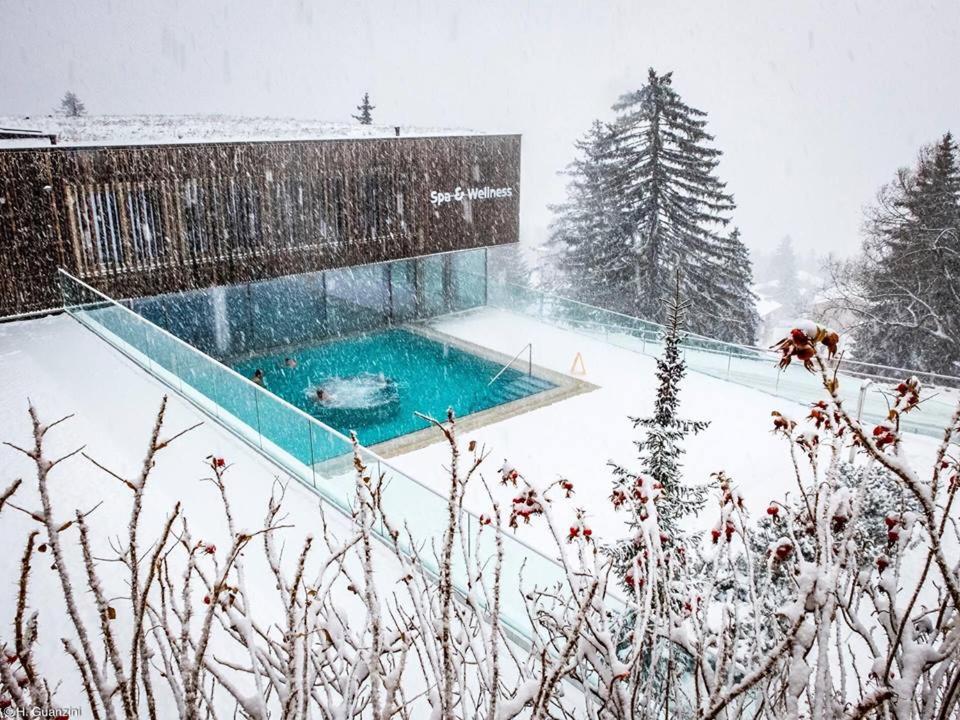 Bazén v ubytování Le Manoir de Champlan nebo v jeho okolí