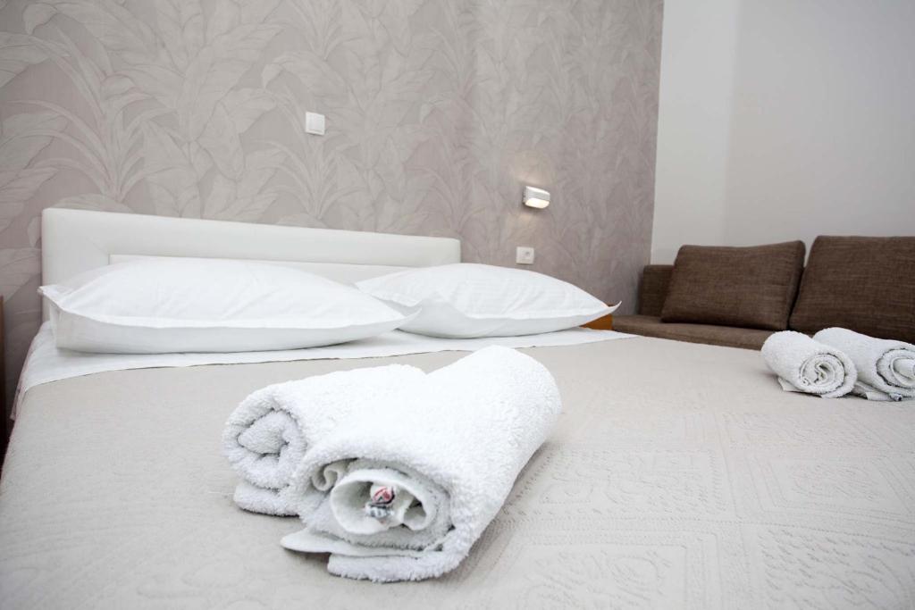 Posteľ alebo postele v izbe v ubytovaní Villa Makarana Apartments