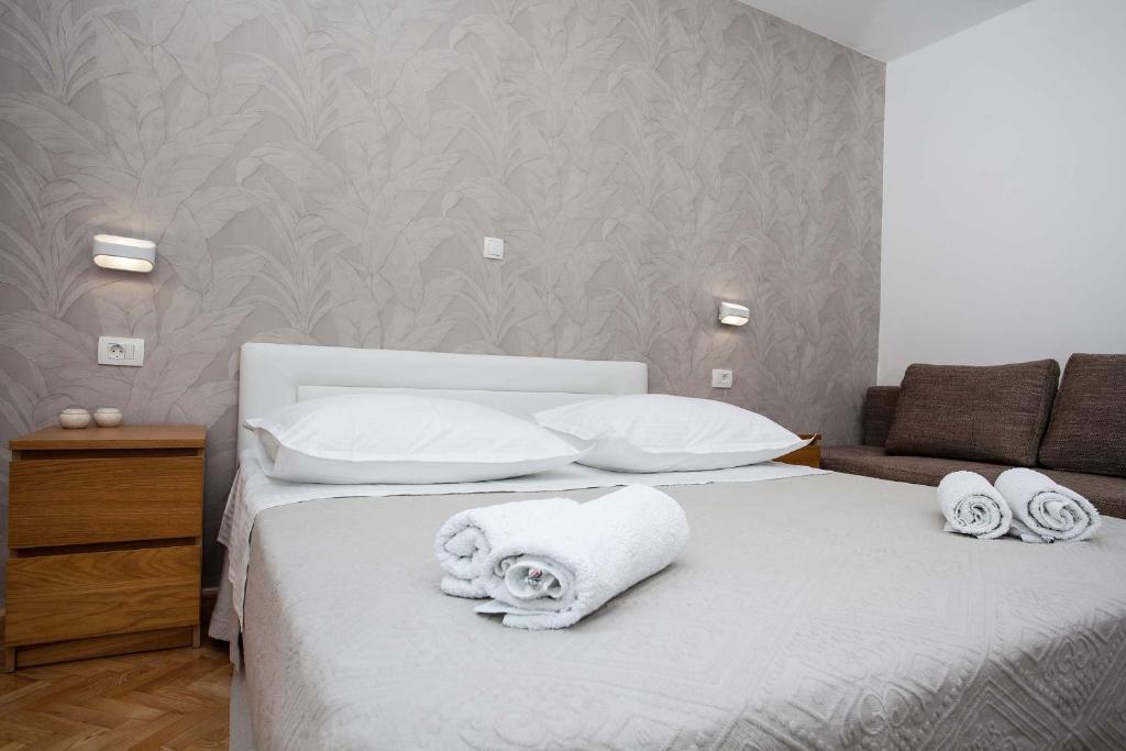 Posteľ alebo postele v izbe v ubytovaní Villa Makarana Apartments