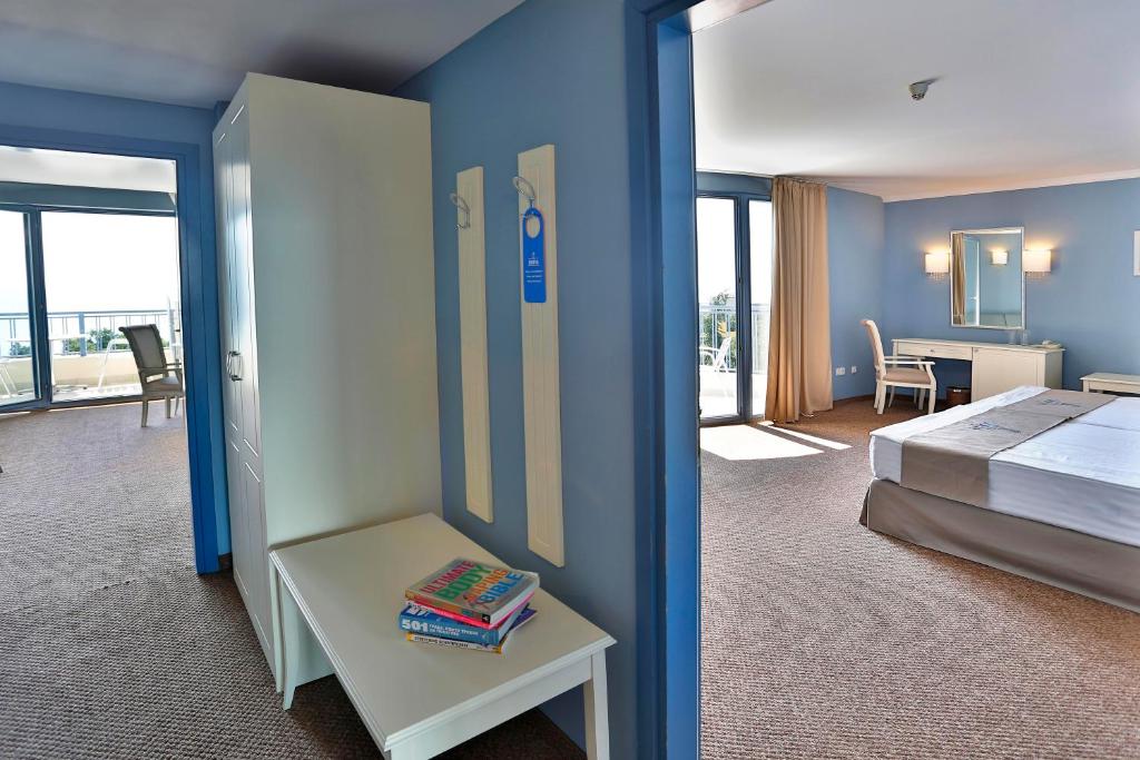 Postel nebo postele na pokoji v ubytování Sofia Hotel - All Inclusive & Private Beach