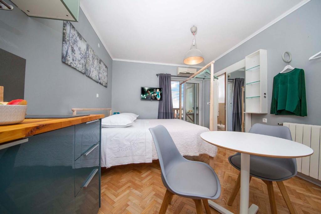 Posteľ alebo postele v izbe v ubytovaní Villa Makarana Apartments