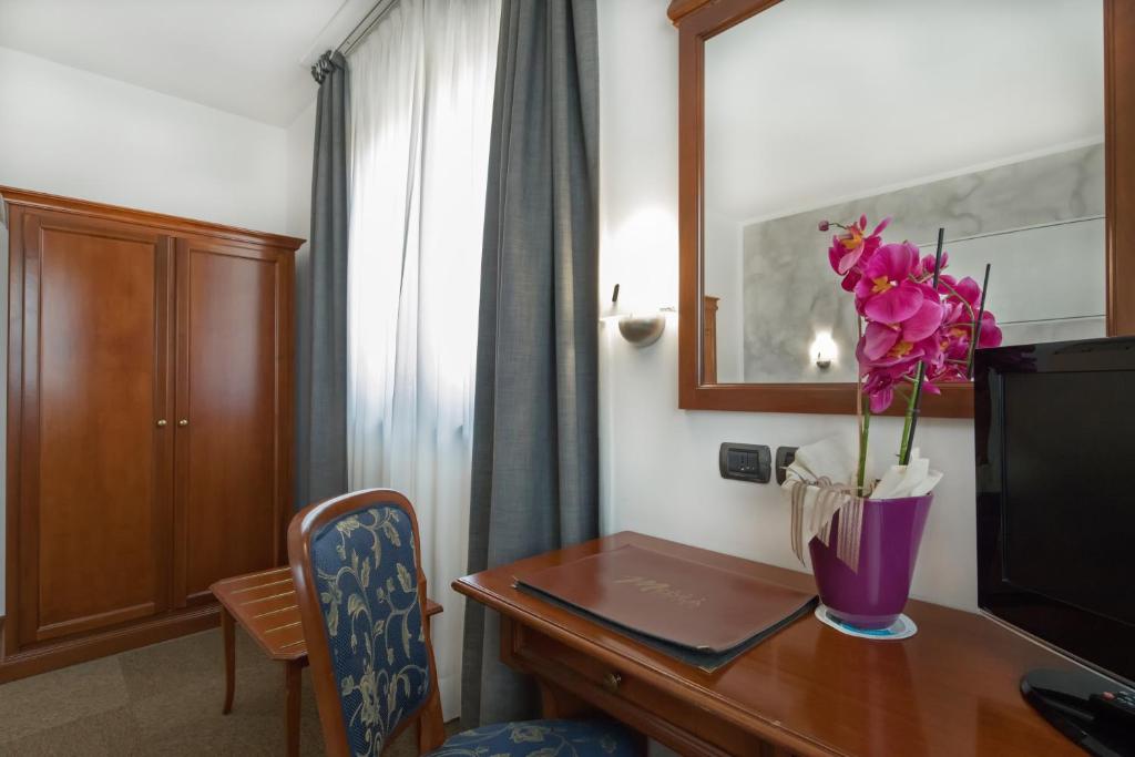 TV a/nebo společenská místnost v ubytování Hotel Medea