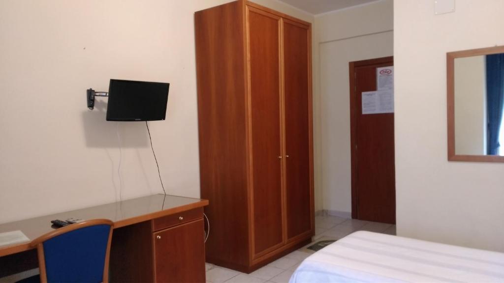 Hotel La Falconara - Habitación Económica Con 2 Camas Individuales