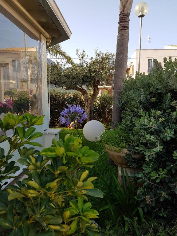 Vonkajšia záhrada v ubytovaní Athena Bed & Breakfast