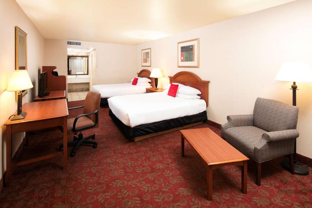 Postel nebo postele na pokoji v ubytování Red Lion Hotel and Conference Center St. George