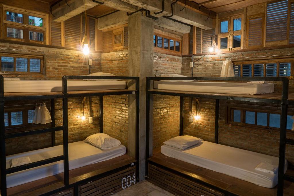 Postel nebo postele na pokoji v ubytování The Flying Fish Hostel