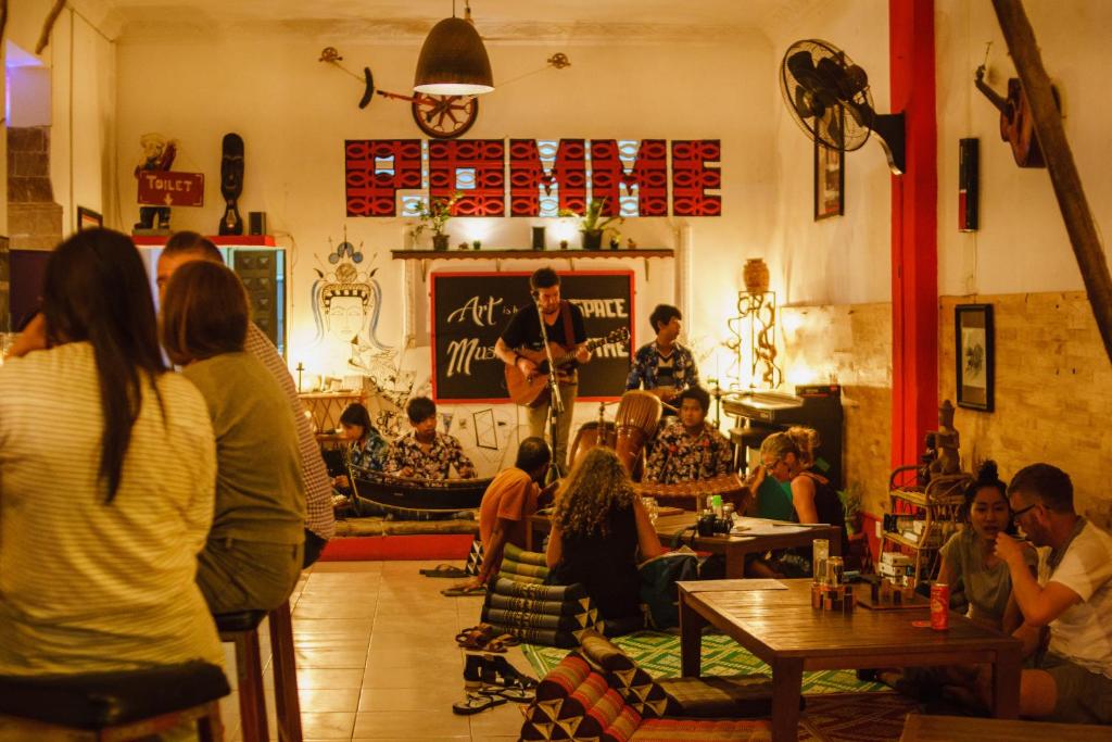 Hosté ubytování Pomme Hostel Restaurant & Bar - Private Sleeping Cabins