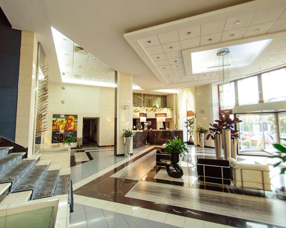 a lobby of a building with chairs and tables at Continental Forum Sibiu in Sibiu