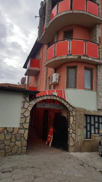 Afbeelding uit fotogalerij van Хотел Виама in Mineralni Bani