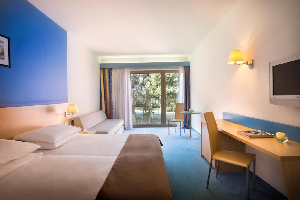 Ein Bett oder Betten in einem Zimmer der Unterkunft Remisens Hotel LUCIJA