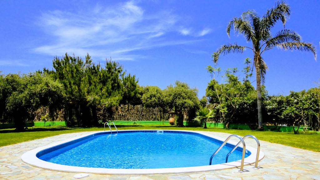Bazén v ubytování Ibiscus Hotel Malia nebo v jeho okolí