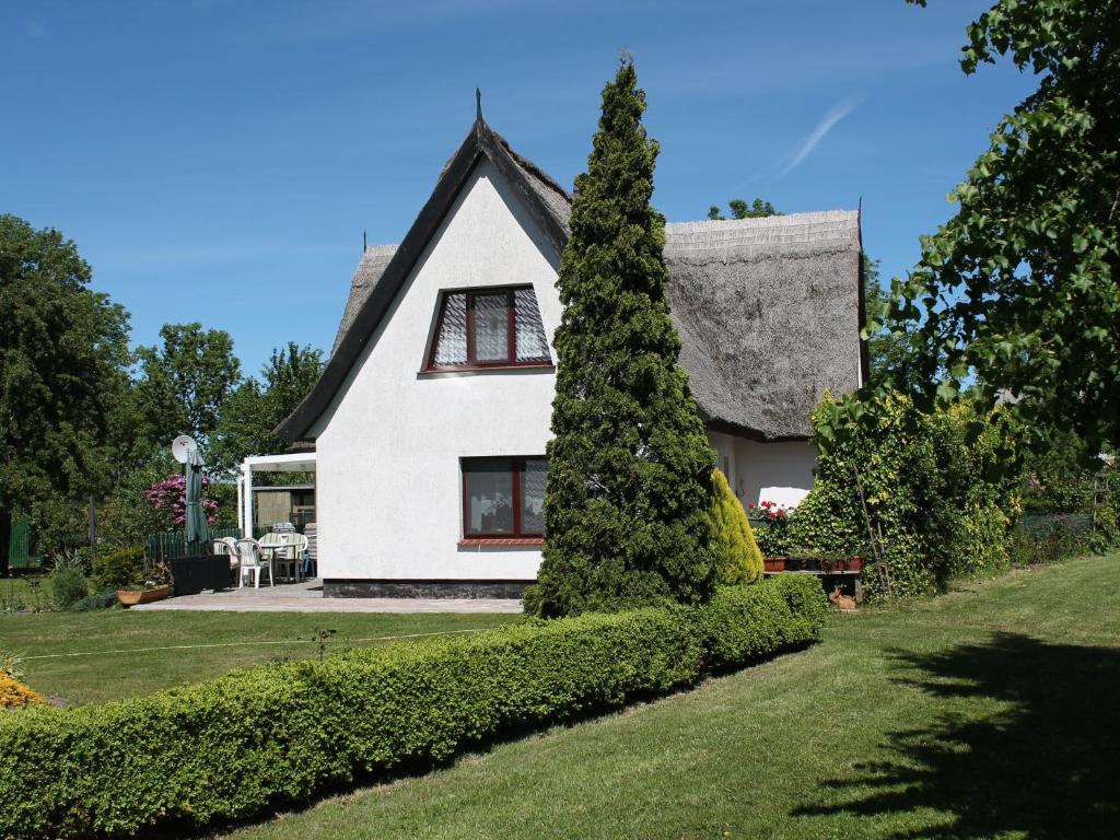 Κήπος έξω από το Apartment in Pepelow for zwei Personen
