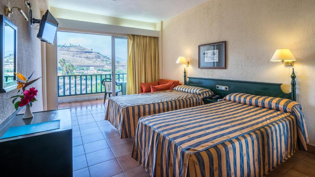 Postel nebo postele na pokoji v ubytování BLUESEA Costa Jardin & Spa