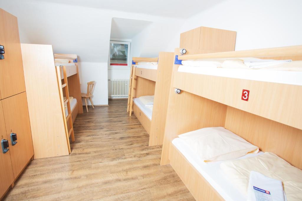 Postel nebo postele na pokoji v ubytování YoHo - International Youth Hostel