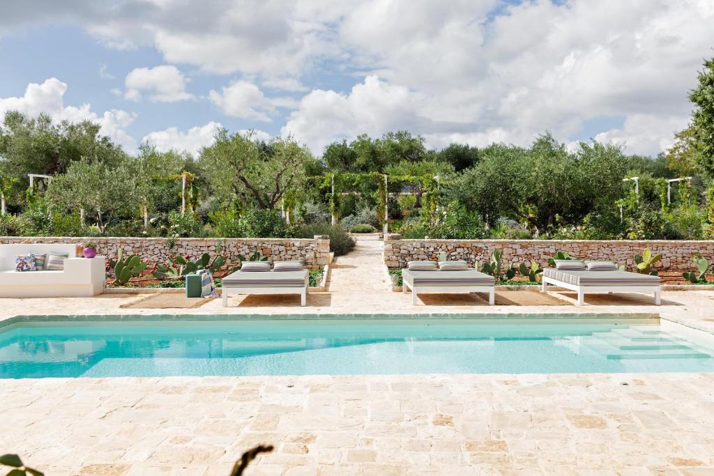 The swimming pool at or close to Tenuta del Lauro