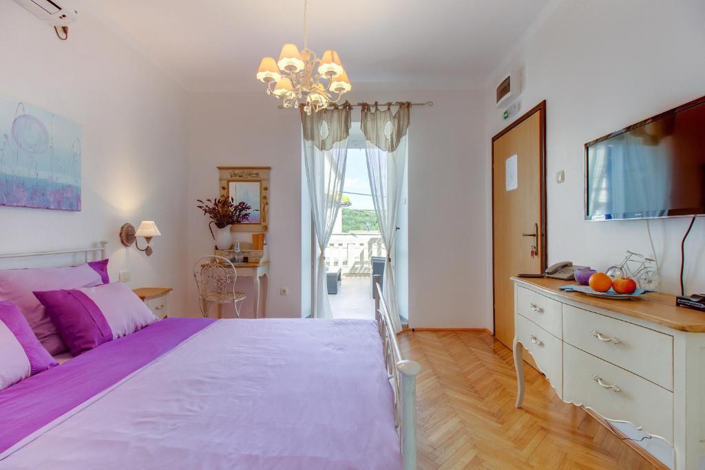 Postel nebo postele na pokoji v ubytování Hotel Sansegus
