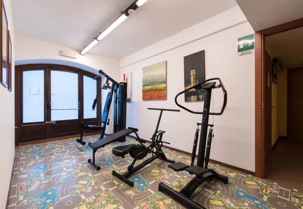 Fitness centrum a/nebo fitness zařízení v ubytování Limone Palace Aparthotel