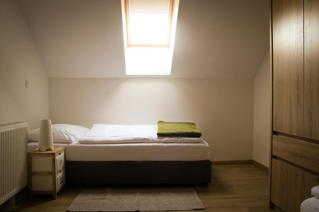 Posteľ alebo postele v izbe v ubytovaní Apartmani Mursa