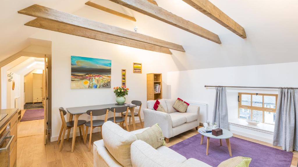 Posezení v ubytování Hayloft Edinburgh