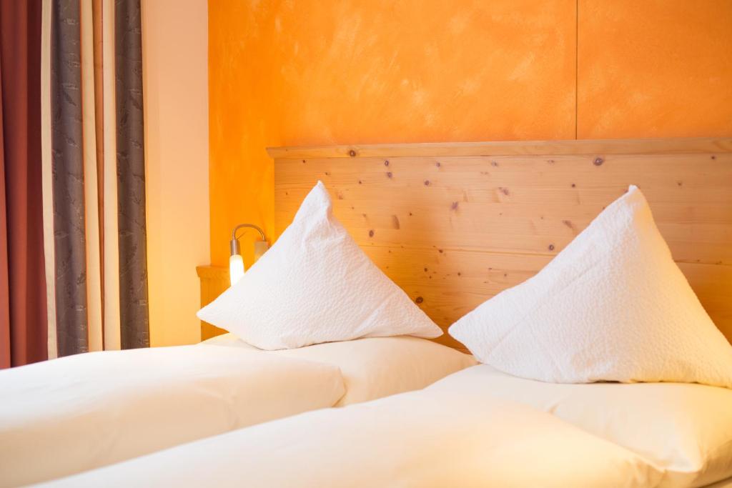 Postel nebo postele na pokoji v ubytování Hotel Edelweiss Superior
