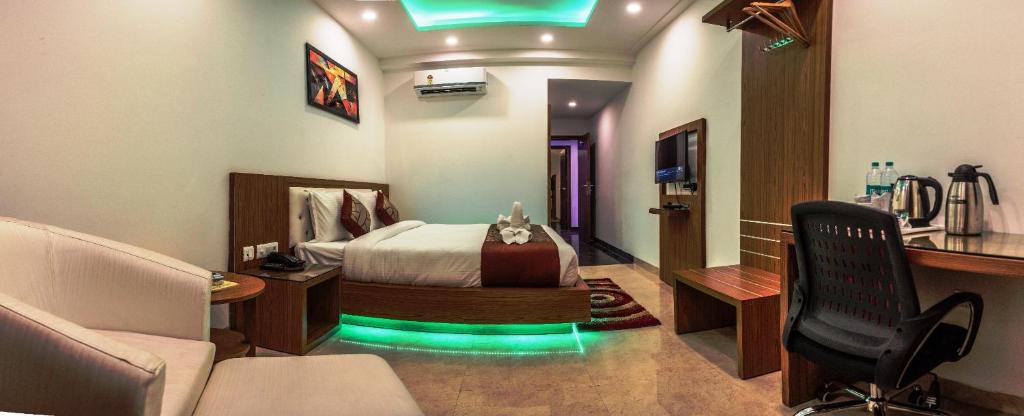 TV a/nebo společenská místnost v ubytování Hotel Suktara International