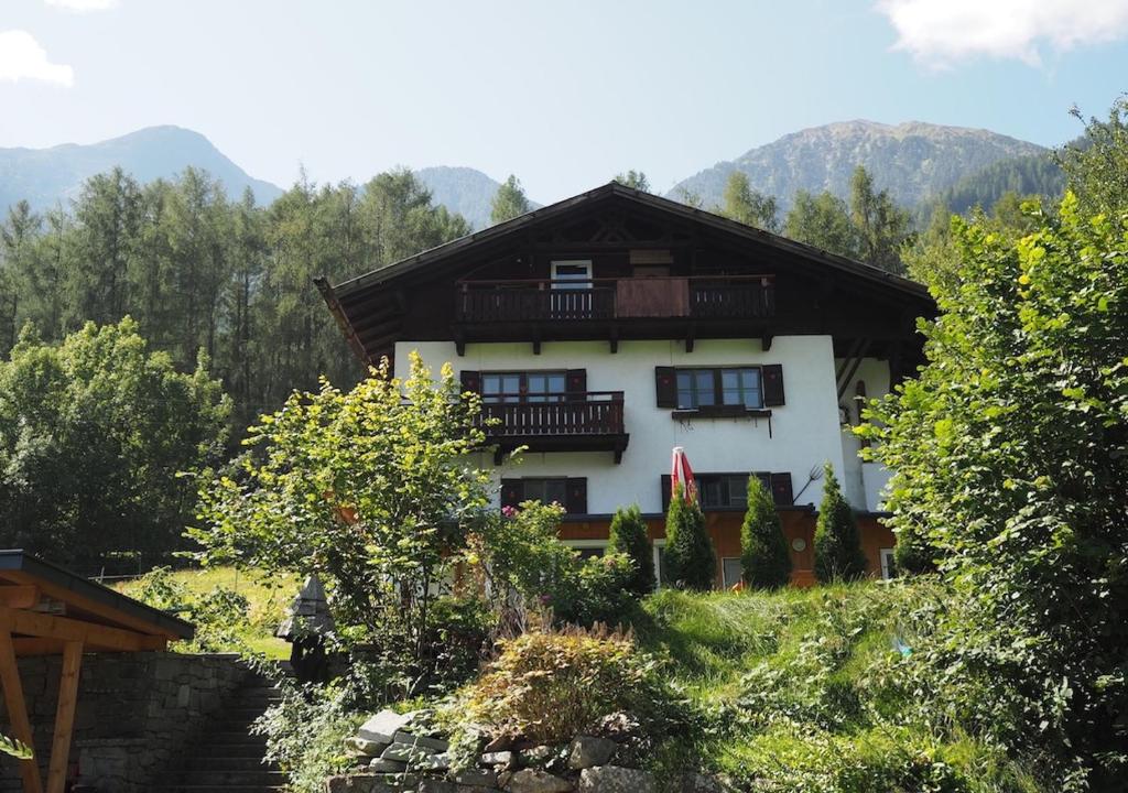 Nespecifikovaný výhled na hory nebo výhled na hory při pohledu z apartmánu