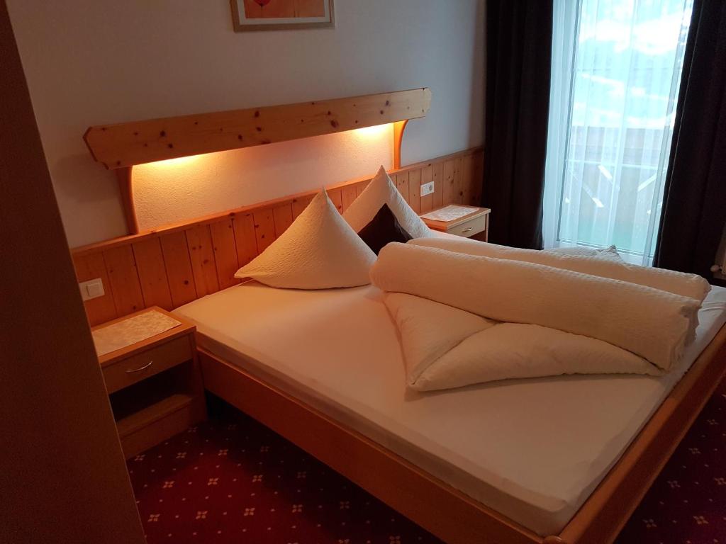 Postel nebo postele na pokoji v ubytování Gästehaus Walch