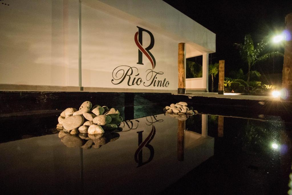 a sign that says rue little on the side of a building at Río Tinto Hotel Boutique in Atlixco
