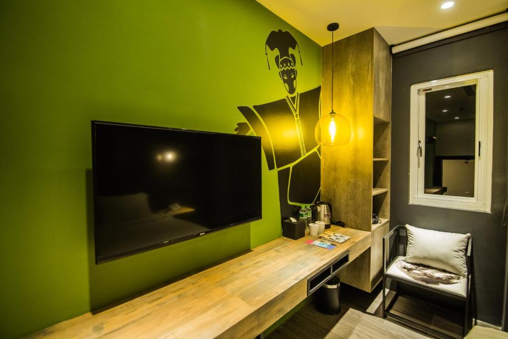 TV a/nebo společenská místnost v ubytování Huwei Hotel