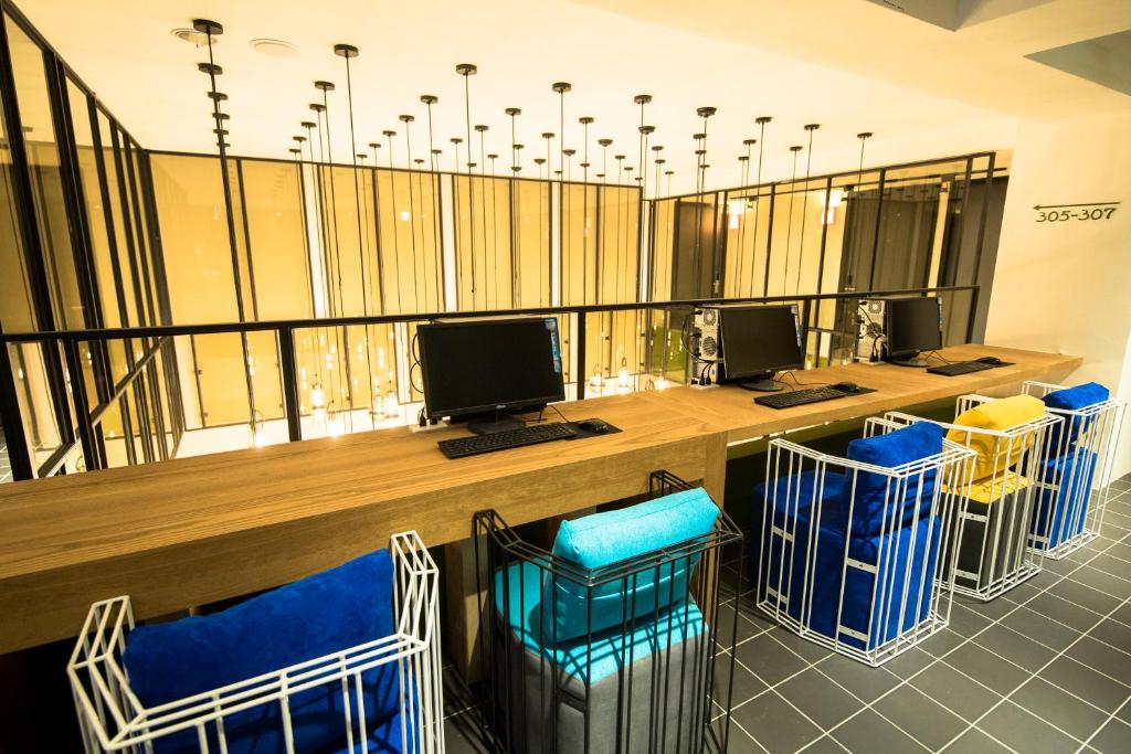 TV a/nebo společenská místnost v ubytování Huwei Hotel