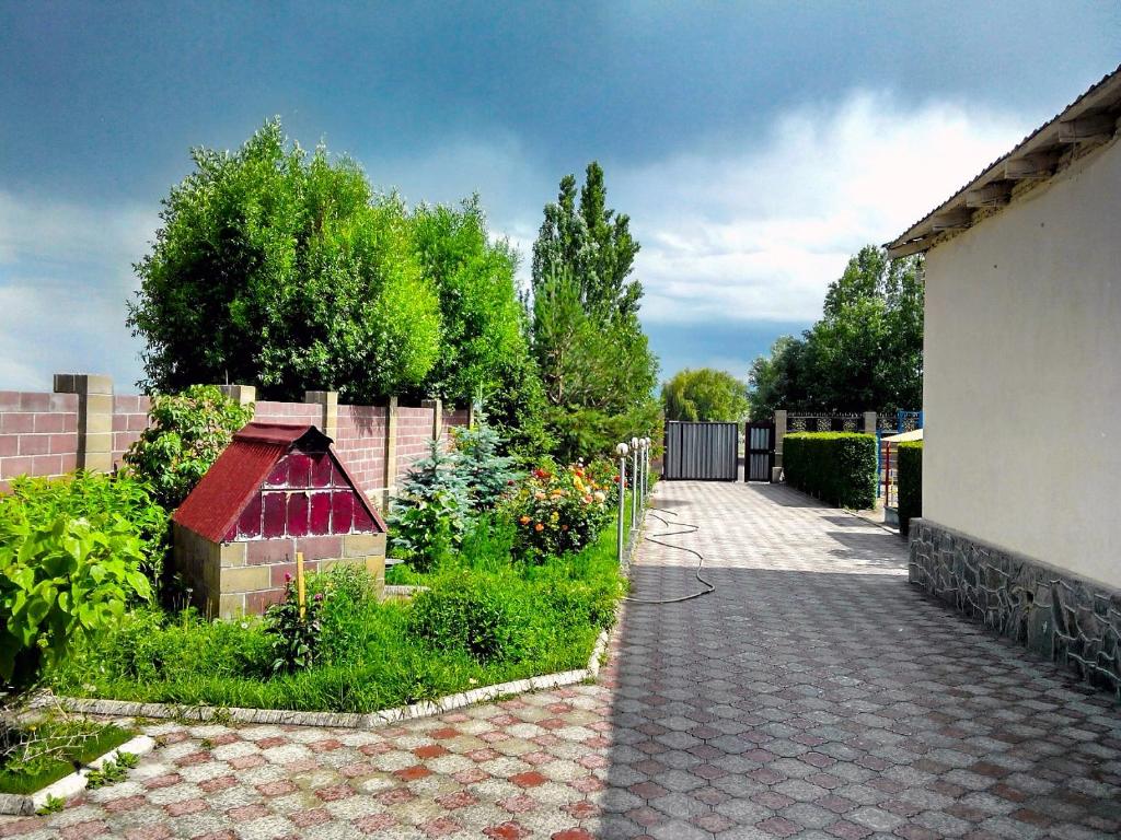 Zahrada ubytování Tian-Shan Guest House