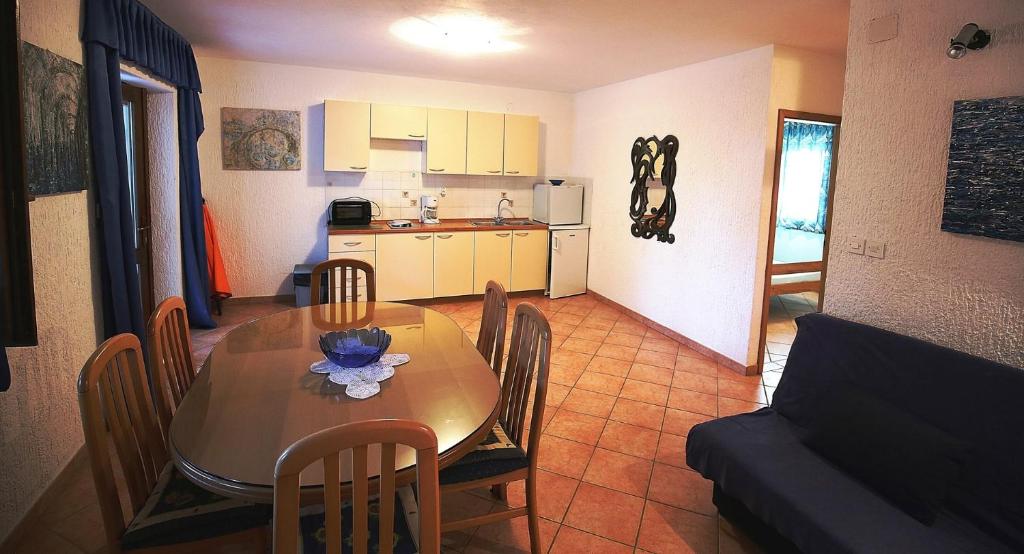 Apartments Coki - Two Bedroom Apartment With Terrace And Garden View