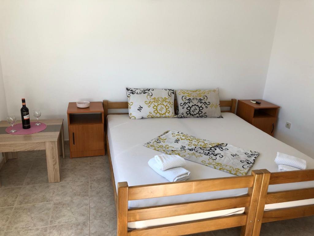 Postel nebo postele na pokoji v ubytování Guest House Ugljevarevic