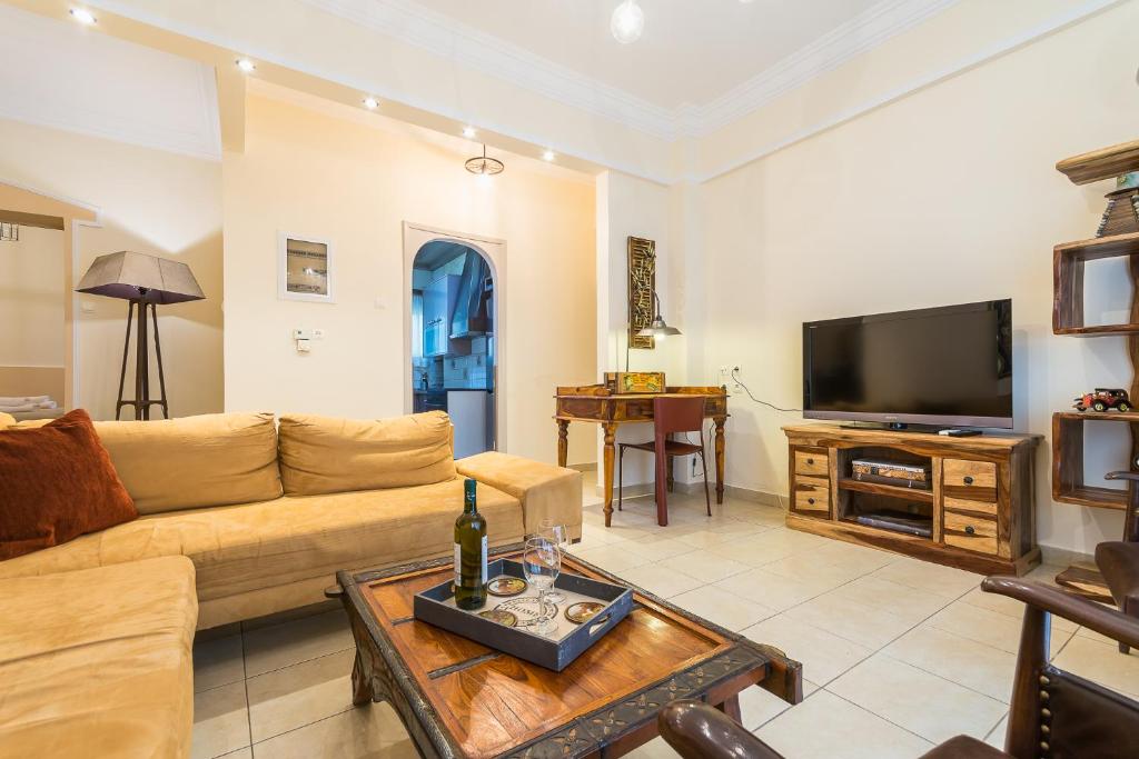 Family House next to Acropolis - отзывы и видео